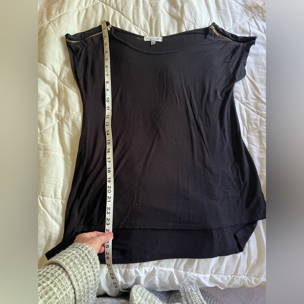 Women's Active USA Black Top Size Medium